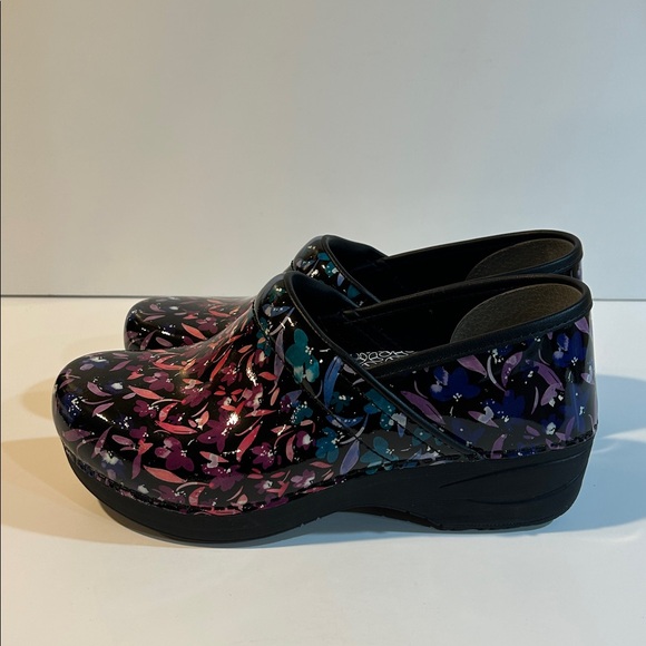 Dansko XP 2.0 Clogs - Picture 4 of 15
